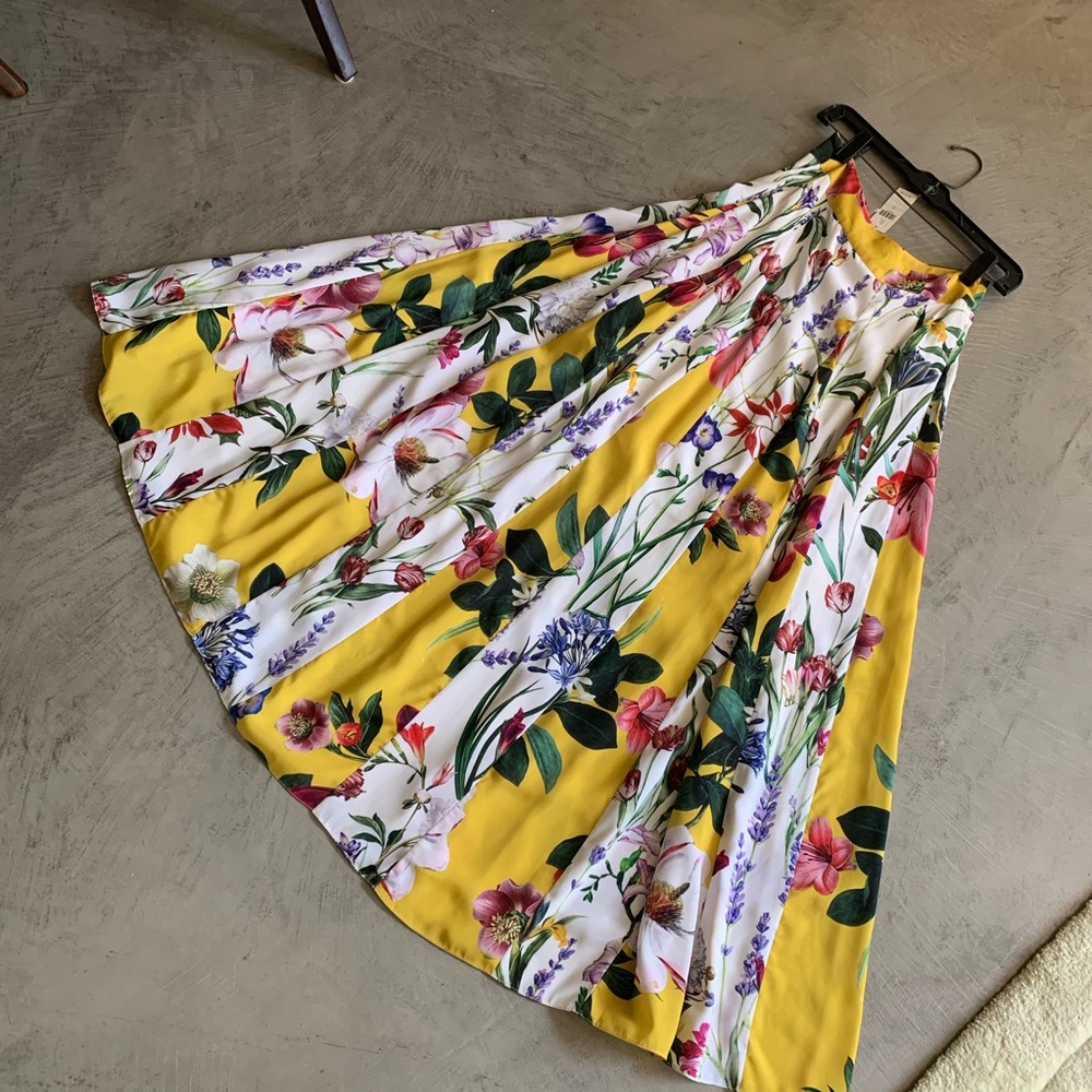 Floral Maxi skirt